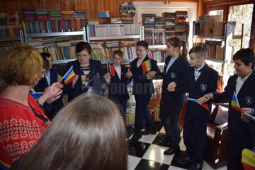 Ziua Educației și Unirea Principatelor Române, marcate în mod inedit de elevi ai Liceului Tehnologic „Vasile Cocea” Moldovița