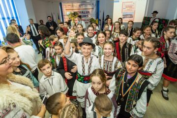 Grupul „Cununa Vicovului”, de la Școala Gimnazială „Ioan Vicoveanu” Vicovu de Jos