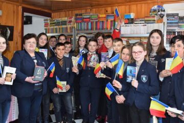 Ziua Educației și Unirea Principatelor Române, marcate în mod inedit de elevi ai Liceului Tehnologic „Vasile Cocea” Moldovița