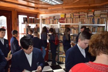 Ziua Educației și Unirea Principatelor Române, marcate în mod inedit de elevi ai Liceului Tehnologic „Vasile Cocea” Moldovița