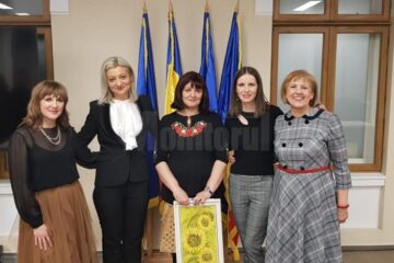 Organizatori, invitați și beneficiara componentei umanitare a campaniei, Mihaela Mihai