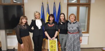 Organizatori, invitați și beneficiara componentei umanitare a campaniei, Mihaela Mihai