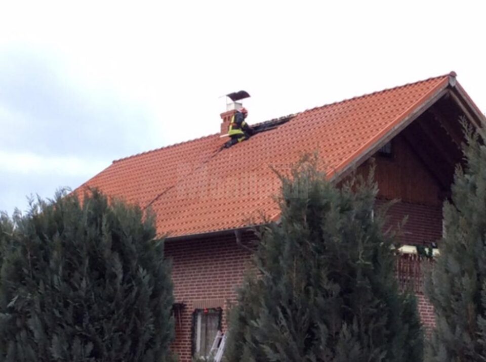 Incendiu minor la acoperișul unei case de la marginea municipiului