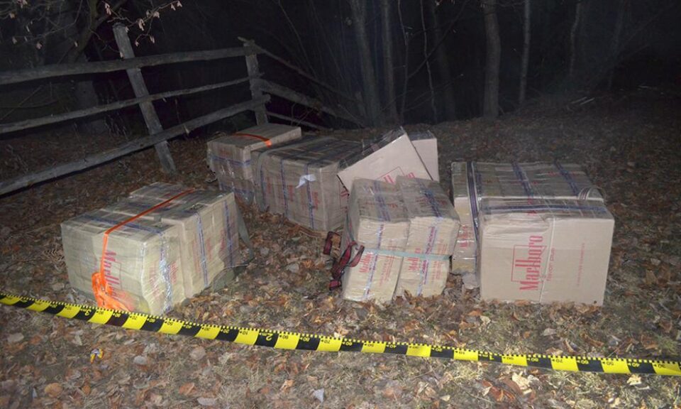 Transport de țigări de contrabandă deturnat cu focuri de armă