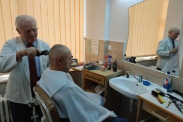 Vasile Duciuc își practică meseria de 60 de ani