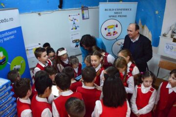 Elevii au fost premiați cu kituri educaționale