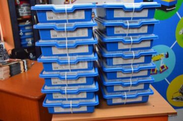 Kituri de robotică din partea Lego, pentru școala din Ipotești, în urma câștigării unui concurs cu peste 5.000 de participanți