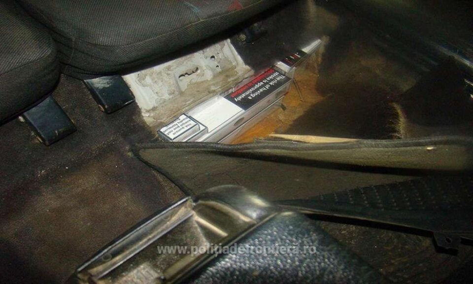 Autoturism adaptat pentru transportul ilegal de țigări, depistat în PTF Siret