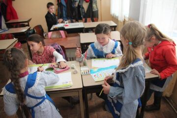 Școlile trebuie să fie un mediu sigur pentru elevi și profesori