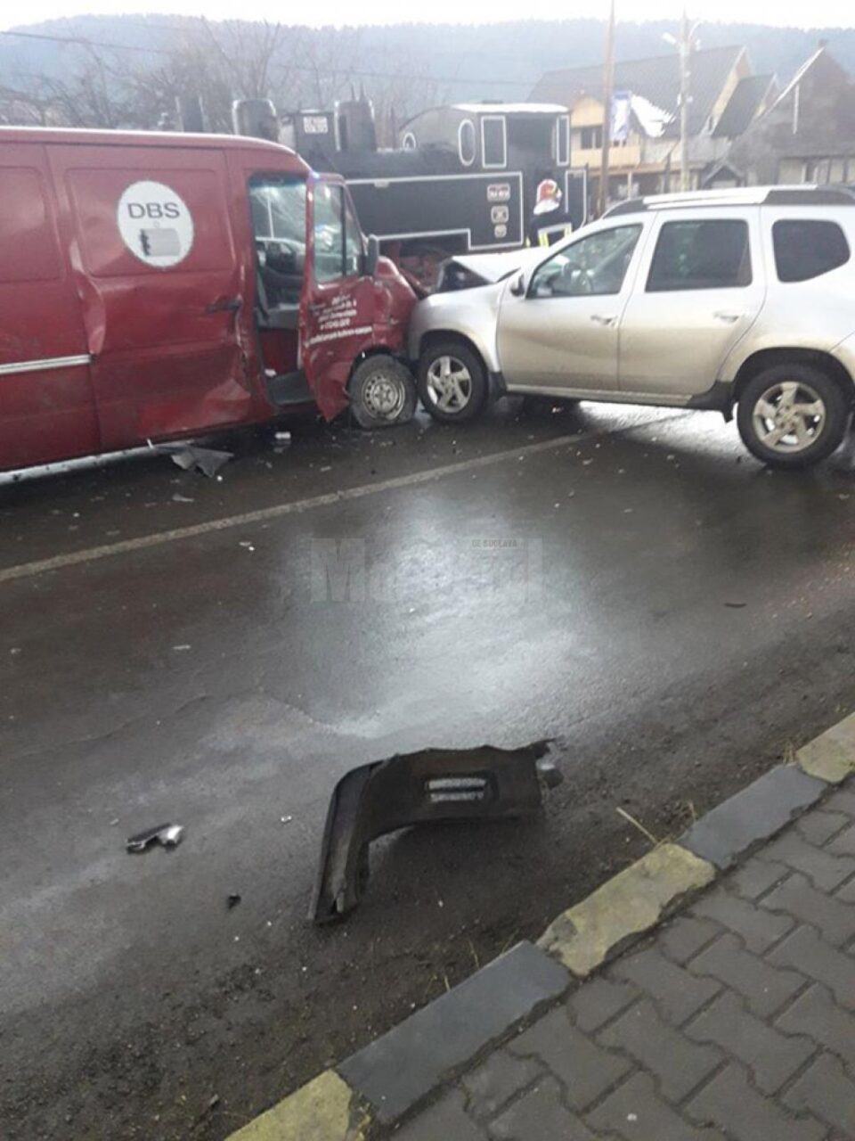 Trei autovehicule implicate într-un accident, în centrul comunei Vatra Moldoviței