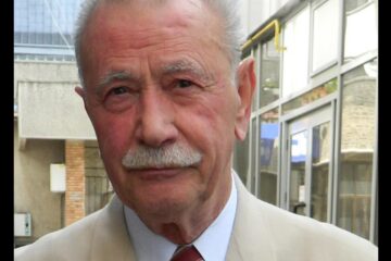 Aurel Ulsamer, unul dintre cei mai pedanți și eleganți profesori ai Sucevei, a fost condus ieri pe ultimul drum