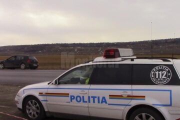 Polițiștii au efectuat semnale de oprire, însă conducătorul autoturismului nu a oprit