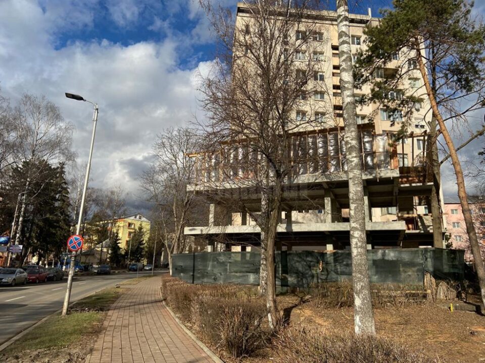 Cușnir sesizează că la o casă de str. Mărășești supraetajarea cu un nivel s-a transformat în construcția a două niveluri