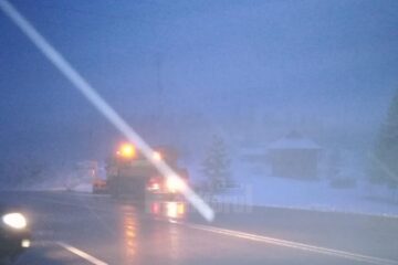 În zona de munte se circulă în condiții de iarnă