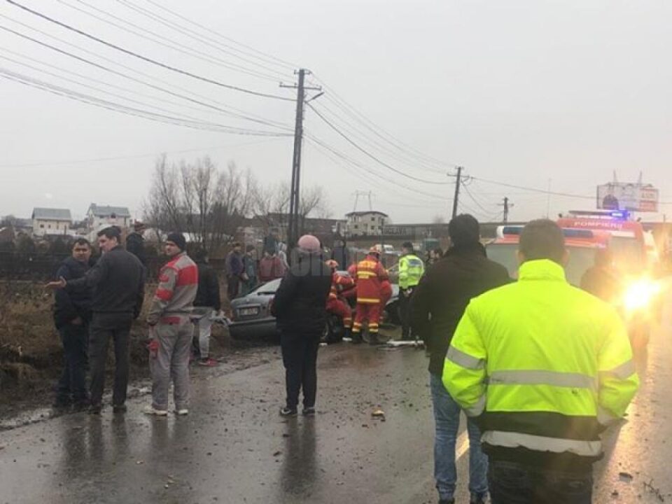 Trei răniți, în urma coliziunii dintre un autoturism și un autotren, la Cumpărătura