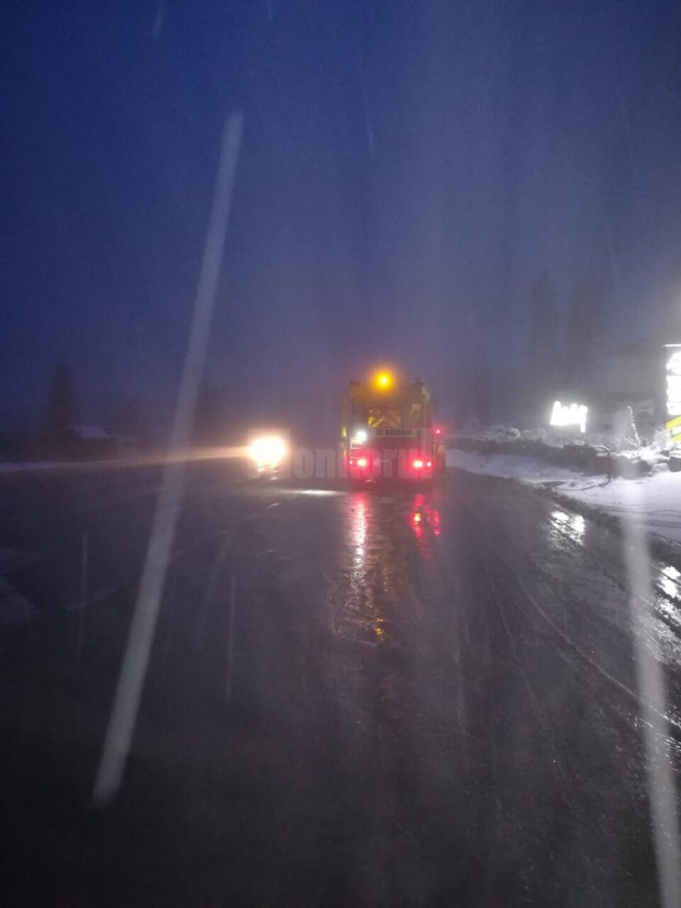 În zona de munte se circulă în condiții de iarnă