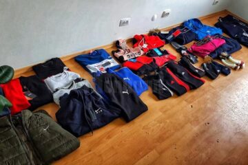 Hainele puse în vânzare