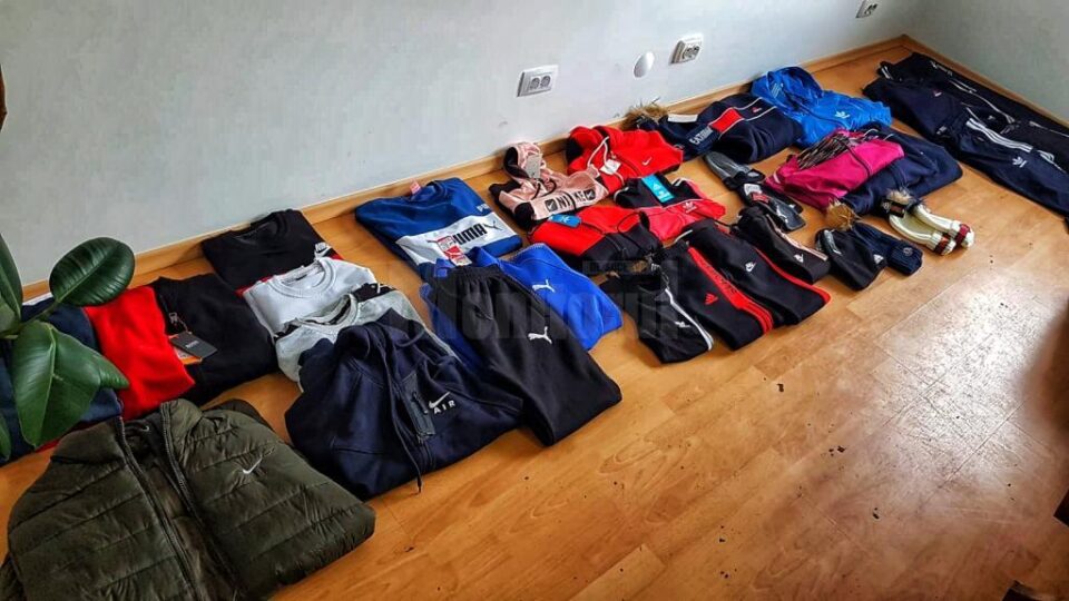 Hainele puse în vânzare Hainele puse în vânzare