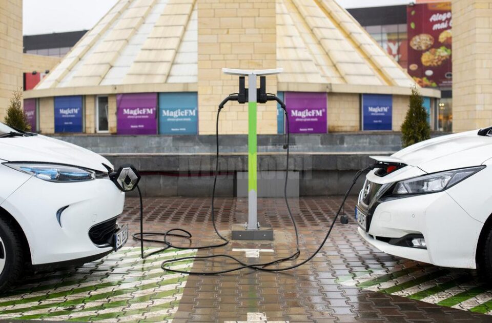 La Iulius Mall Suceava sunt accesibile stații de încărcare a mașinilor electrice