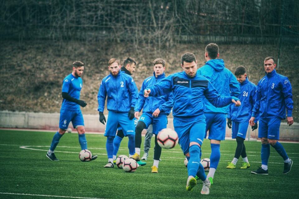 Fotbaliștii Bucovinei au intrat de astăzi în cantonament. Foto Cristian Plosceac