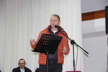 Dumbrăveniul în haine de gală: artiști, academicieni și oameni cu greutate la prima manifestare dedicată lui Mihai Eminescu