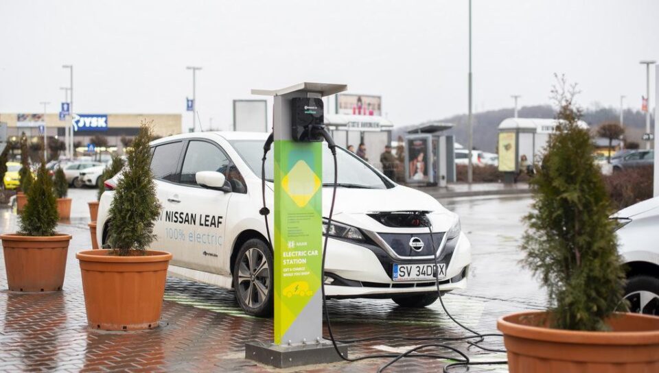 La Iulius Mall Suceava sunt accesibile stații de încărcare a mașinilor electrice