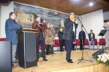 Dumbrăveniul în haine de gală: artiști, academicieni și oameni cu greutate la prima manifestare dedicată lui Mihai Eminescu