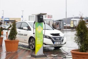 La Iulius Mall Suceava sunt amenajate stații de încărcare pentru mașinile electrice