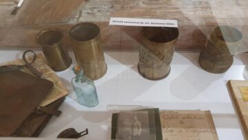 Sute de piese de colecție din categoria Trench Art, expuse la Muzeul de Istorie Suceava