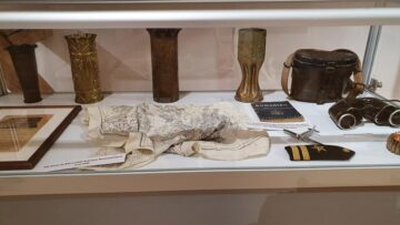 Sute de piese de colecție din categoria Trench Art, expuse la Muzeul de Istorie Suceava