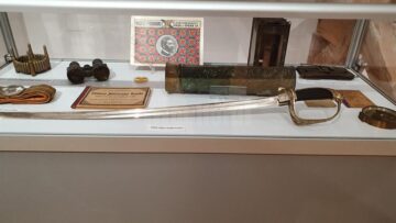 Sute de piese de colecție din categoria Trench Art, expuse la Muzeul de Istorie Suceava