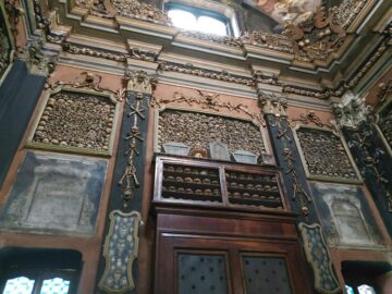 Cimitirul-muzeu în aer liber, un loc aflat la câteva ceasuri de Suceava