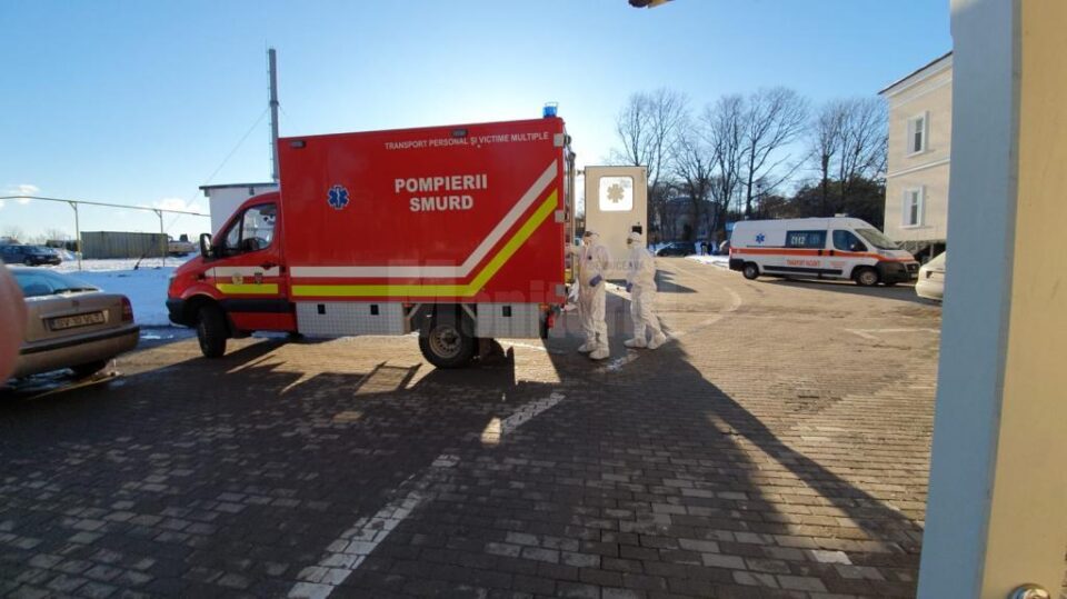 Imagini de la transferul pacientei suspecte de infecție cu coronavirus