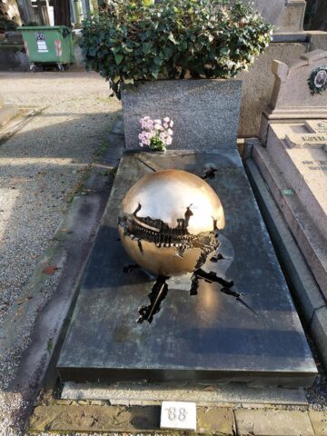Cimitirul-muzeu în aer liber, un loc aflat la câteva ceasuri de Suceava
