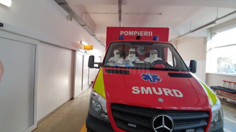 Imagini de la transferul pacientei suspecte de infecție cu coronavirus