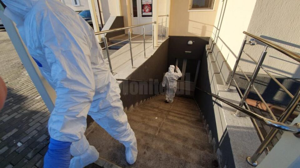 Imagini de la transferul pacientei suspecte de infecție cu coronavirus