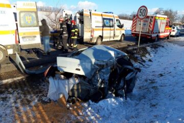 Autoturismul lovit violent din spate