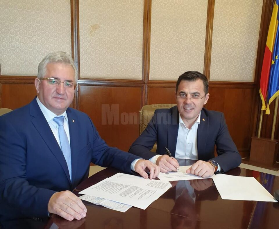 Primarul Ion Lungu și ministrul Dezvoltării, Ion Ștefan, la semnarea actului adițional al proiectului realizării zonei de agrement a râului Suceava