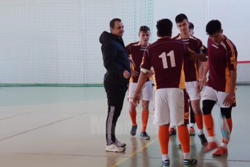 Antrenorul Marcel Irimie, alături de jucătorii săi