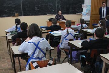 Numărul de elevi din clase ar urma să fie mai mic