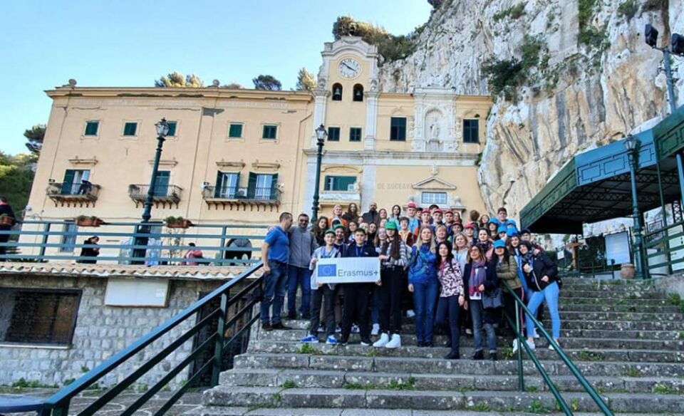 Elevi și profesori din Rădăuți, în Sicilia, în cadrul unui proiect Erasmus+