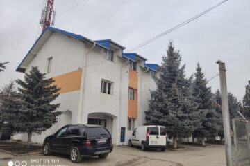 Un bloc de pe strada Fagului, închis de poliție și DSP