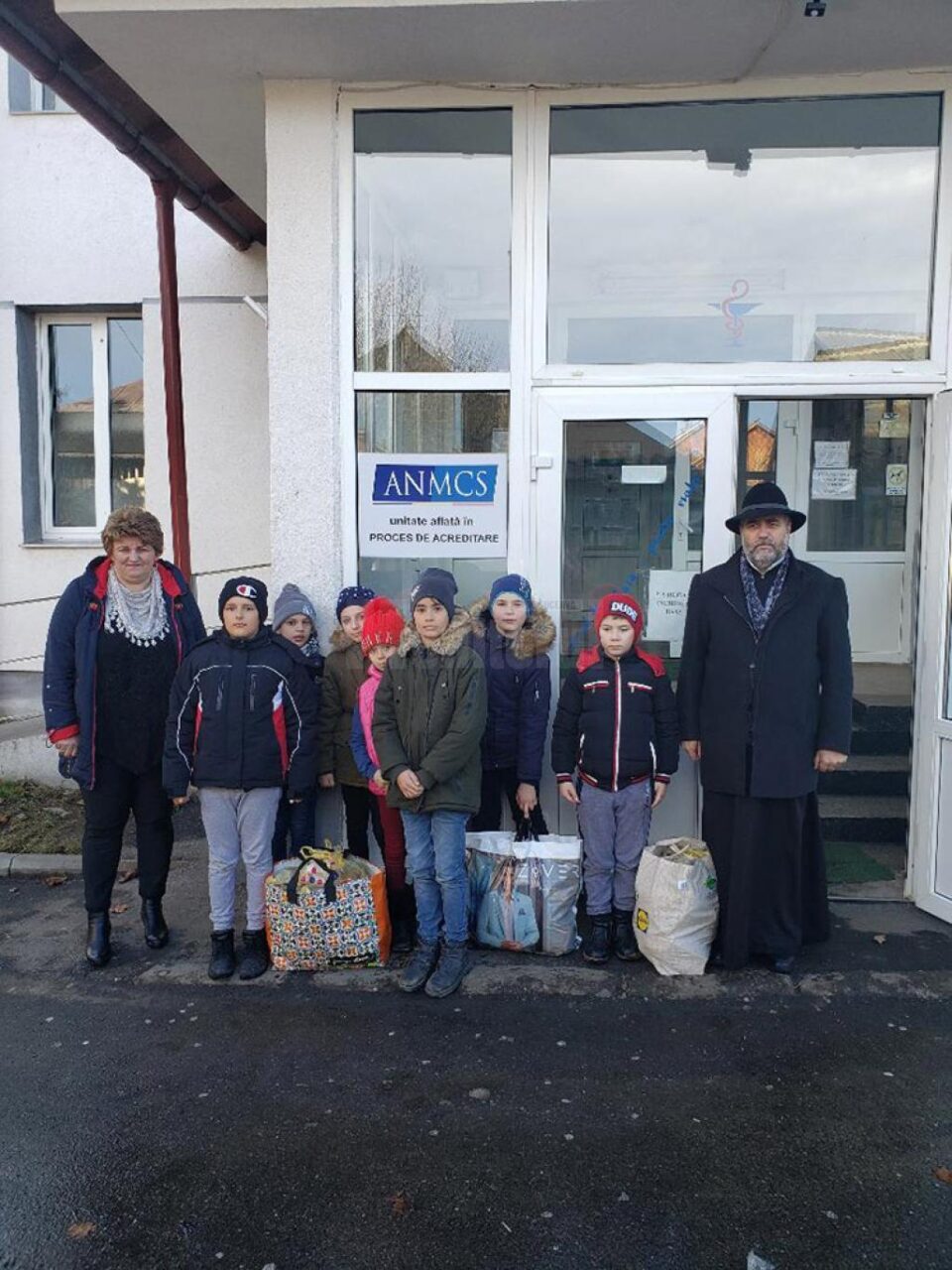 Acțiune caritabilă organizată de Parohia Leucușești și Școala Gimnazială din Leucușești Acțiune caritabilă organizată de Parohia Leucușești și Școala Gimnazială din Leucușești