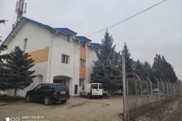 Blocul de pe strada Fagului din Suceava unde au descins polițiștii