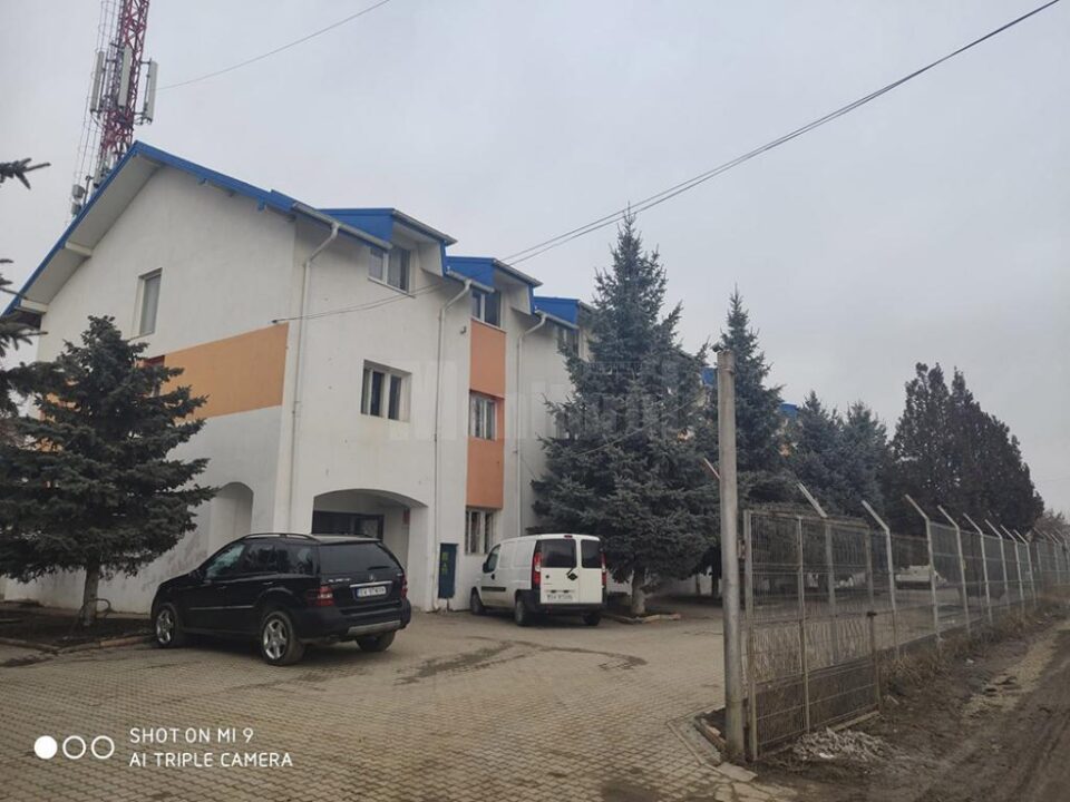 Blocul de pe strada Fagului din Suceava unde au descins polițiștii Blocul de pe strada Fagului din Suceava unde au descins polițiștii