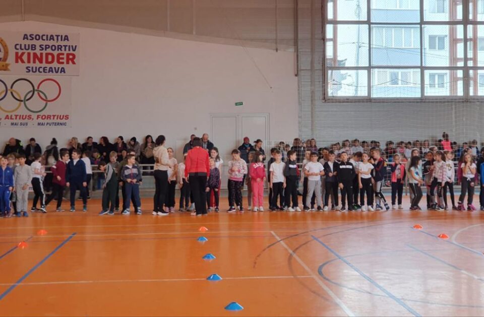 Campioana olimpică Paula Ivan și primarul Sucevei, prezenți la o acțiune dedicată promovării atletismului în rândul copiilor