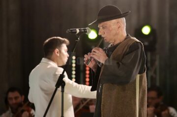 Gala ”10 pentru folclor”, organizată sub egida ”Suceava, 632 de ani de atestare documentară”, a reunit zeci de artiști din toată țara