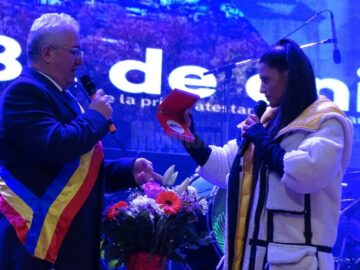 Delia, Alex Velea și Antonia au cântat în fața a peste 10.000 de oameni, în centrul Sucevei