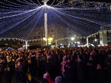 Delia, Alex Velea și Antonia au cântat în fața a peste 10.000 de oameni, în centrul Sucevei