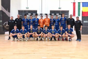 Răzvan Bernicu, primul din stânga, alături de echipa de cadeți a României